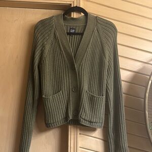 Very nice Gap cardigann (cropped)